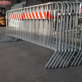 ogrodzenie budowlane pełne, ogrodzenie z blachy trapezowej