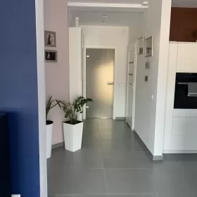Dom w zabudowie szeregowej, skrajny, blisko lasu