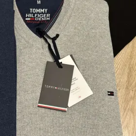 Sweter męski Tommy Hilfiger rozmiar M- XXL. Czarny. PREZENT NOWOŚĆ DOSTĘPNE OD  PAŹDZIERNIKA 2024
