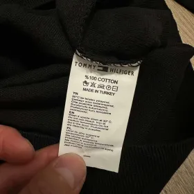 Sweter męski Tommy Hilfiger rozmiar M- XXL. Czarny. PREZENT NOWOŚĆ DOSTĘPNE OD  PAŹDZIERNIKA 2024