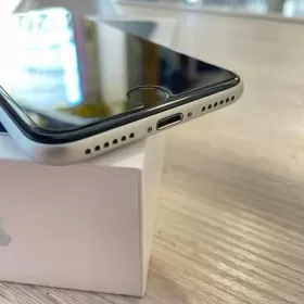 Apple IPhone SE (2020) [SŁO]