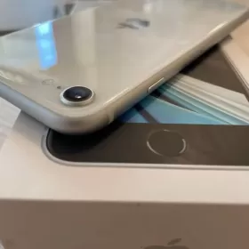 Apple IPhone SE (2020) [SŁO]