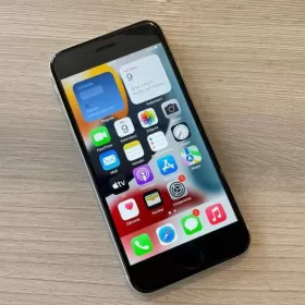 Apple IPhone SE (2020) [SŁO]