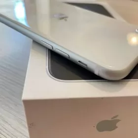 Apple IPhone SE (2020) [SŁO]