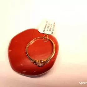 Złoty pierścionek próby 585 - 1,65g r19 (GRU)