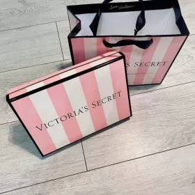 Szlafrok Victoria's Secret w pudełko oraz torebkę VS
