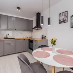 Apartament Pudrowy  6 osobowy,z miejscem parkingowym w garażu. Wczasy