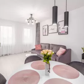 Apartament Pudrowy  6 osobowy,z miejscem parkingowym w garażu. Wczasy