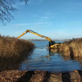 kopanie stawu wycinka samosiejek melioracja wykopy z wymiana koparka