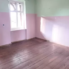 Mieszkanie do remontu z balkonem i garażem