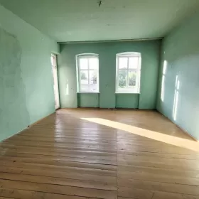 Mieszkanie do remontu z balkonem i garażem