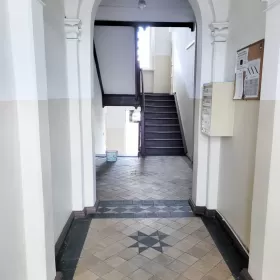 Mieszkanie do remontu z balkonem i garażem