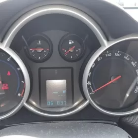 Chevrolet Cruze 1.6 benz 2012 niski przebieg