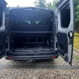 Renault Trafic 9 osób