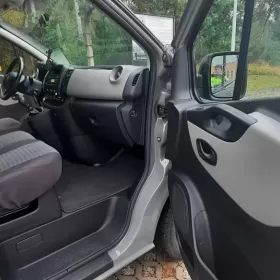 Renault Trafic 9 osób