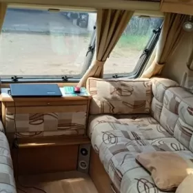 Swift Challenger łóżko z wyspą mover namiot oddzielny prysznic