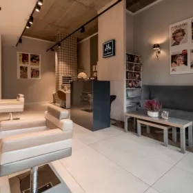Odstąpię salon fryzjerski w Apartamentowcu przy CH Arkadia.