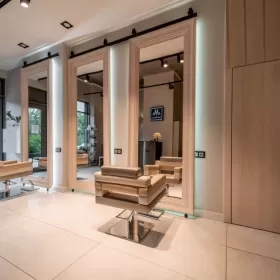 Odstąpię salon fryzjerski w Apartamentowcu przy CH Arkadia.