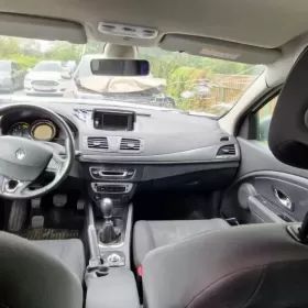 Renault Megane 1.5dci uszkodzona poduszki cale pali jezdzi rok 2016