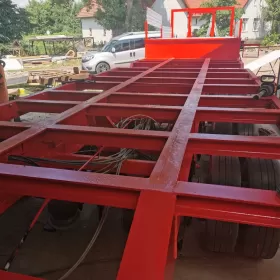 Naczepa niskopodwoziowa
