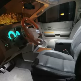 2009 r Chrysler Aspen 5,7 HEMI + Hybryda 4 X 4 , 8 osobowy