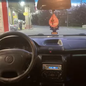 Opel Astra 1.6 75KM
