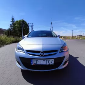 Piękny Opel Astra J