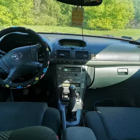 Toyota Avensis 2004 r. 2.0 D4D