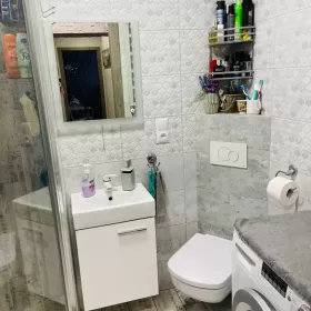Na sprzedaż zadbane mieszkanie po remoncie, 43 m2, z garażem, parter