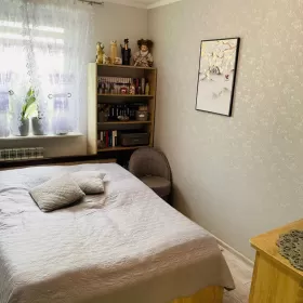 Na sprzedaż zadbane mieszkanie po remoncie, 43 m2, z garażem, parter