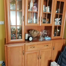 Komoda z nadstawką Witryną