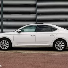 Skoda Superb 2.0TDI 150 Navi Alu Xenon Alu Kamery Blind Spot Tempomat M