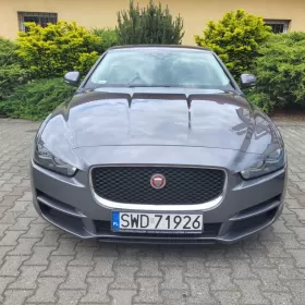 JAGUAR XE 2,0D 163KM 2016r Skóra, grzana kierownica - 84 000zł