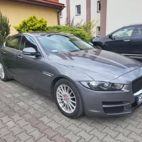 JAGUAR XE 2,0D 163KM 2016r Skóra, grzana kierownica - 84 000zł