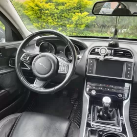 JAGUAR XE 2,0D 163KM 2016r Skóra, grzana kierownica - 84 000zł