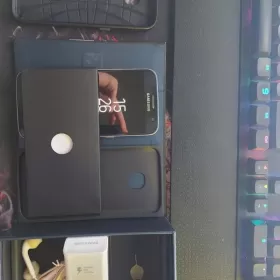 Samsung Galaxy s7  4/32gbOpis: Posiadam na sprzedaż Samsunga ga