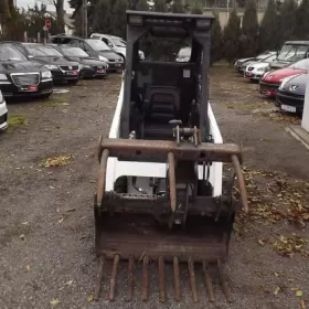 na równych kołach Bobcat 463