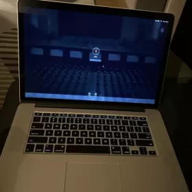 Macbook pro 15 - i7 - 512SSD - 16 Ram (MID 2015)