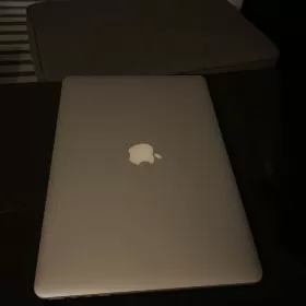 Macbook pro 15 - i7 - 512SSD - 16 Ram (MID 2015)